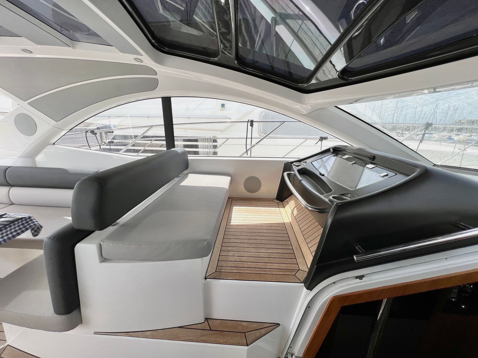 slider 4 Sunseeker San Remo 485